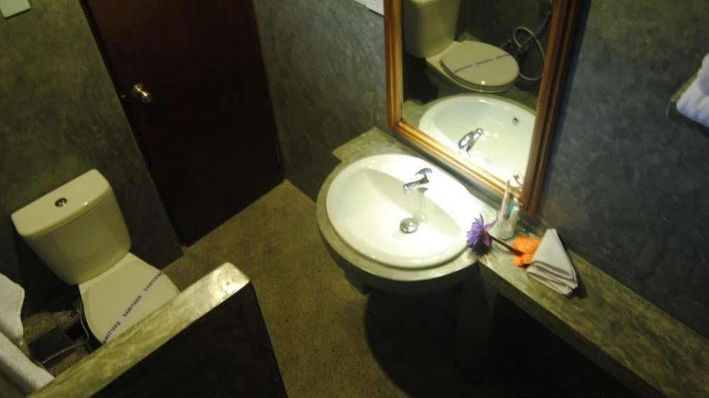 Camarin Residence Канди Екстериор снимка